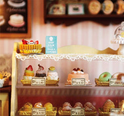 Cuteroom 1:32DIY Handicraft Miniature Voice Activated Light&amp;Music The Sweet Berries Time Dollhouse