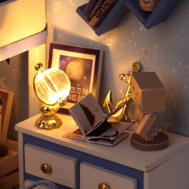 Cuteroom 1:32Dollhouse DIY Kit Light With Cover Starry Sky Adventure Stand Joint Model