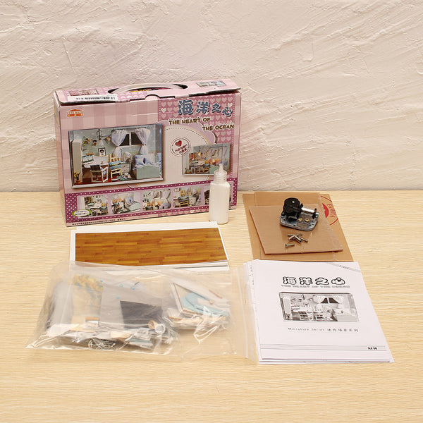 Cuteroom 1:32Dollhouse Miniature DIY Kit with Cover&amp; Music LED Light Heart of Ocean
